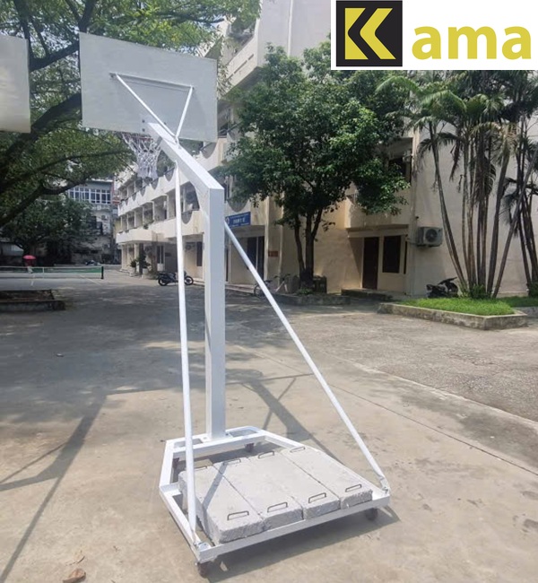 Đối trọng trụ bóng rổ được làm bằng bê tông hoặc khách hàng có thể làm bằng hộp sắt